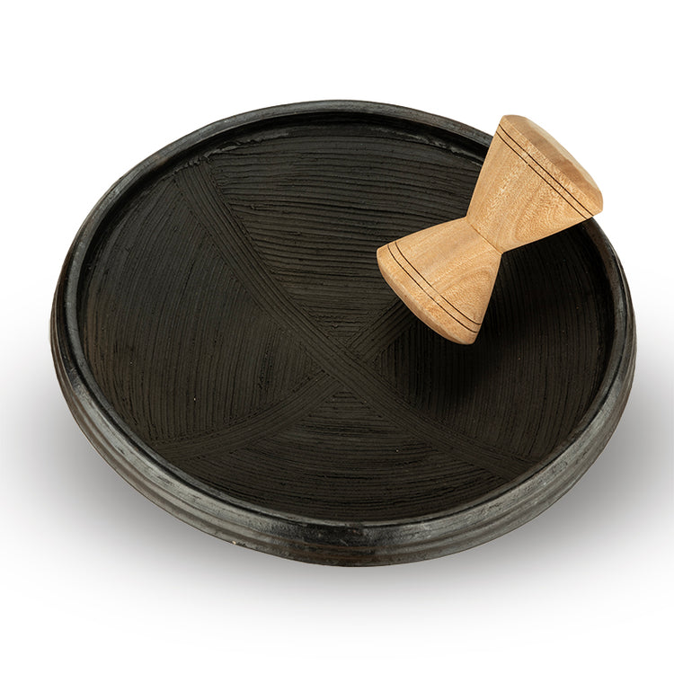 Asanka: The Ghanaian Grinding Pot (small) with Wooden Grinder & Cover