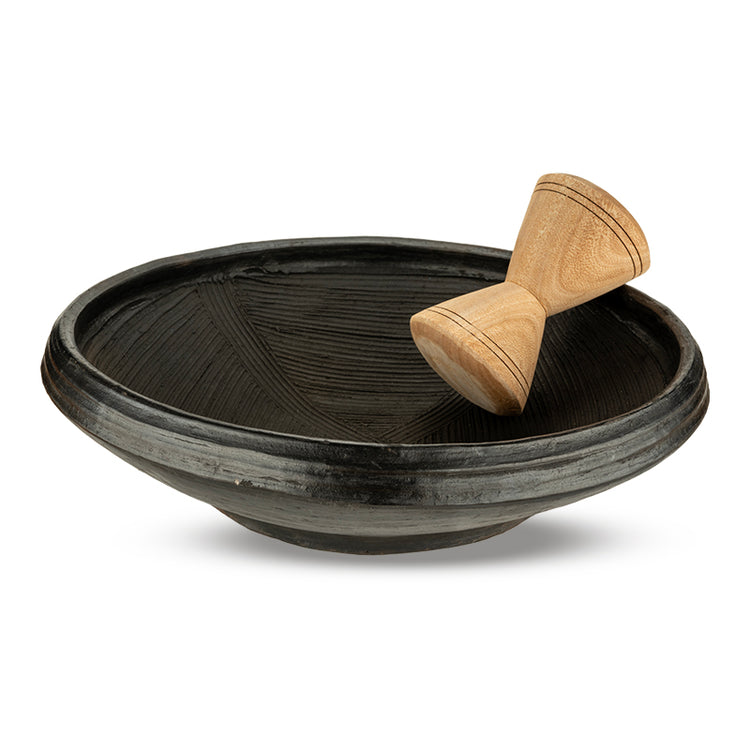 Asanka: The Ghanaian Grinding Pot (Large) with Wooden Grinder & Cover