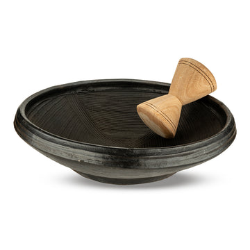 Asanka: The Ghanaian Grinding Pot (small) with Wooden Grinder & Cover